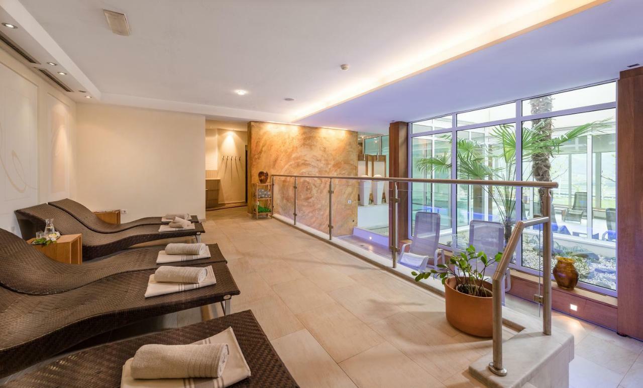 Hotel Wilma นาลเลส ภายนอก รูปภาพ